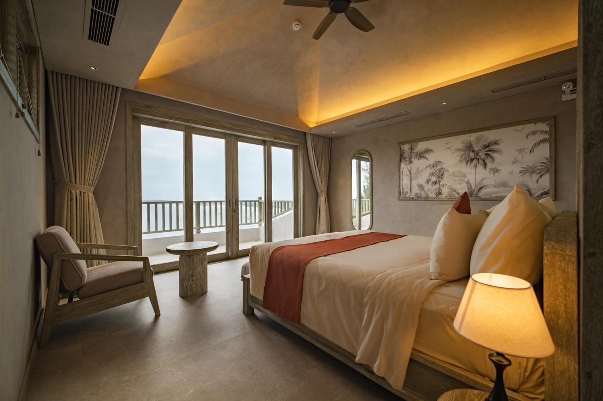 Crown Retreat Resort